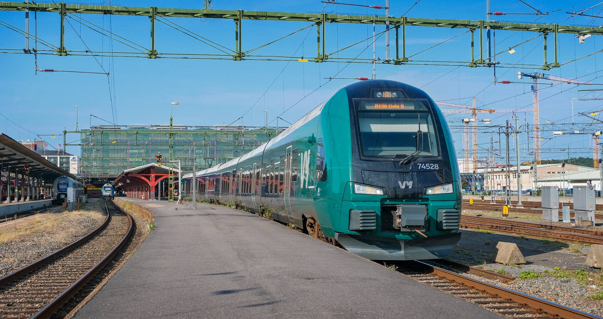 Vy BM74 28 som tåg mot Oslo avgår från Göteborg 3 september 2024